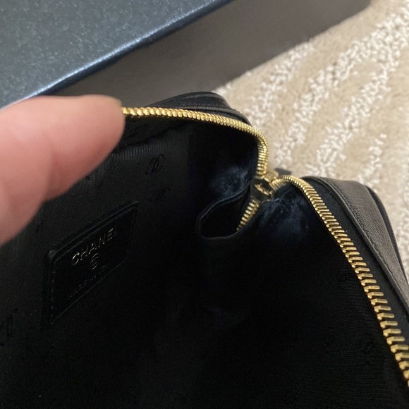 Authentic Chanel clutch or toiletry bag - Picture 5 of 11